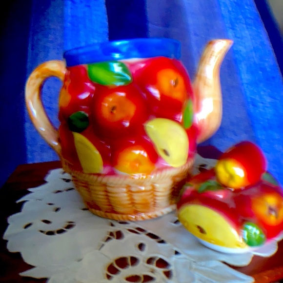 Vintage Apples in basket ceramic tea pot - Picture 3 of 8